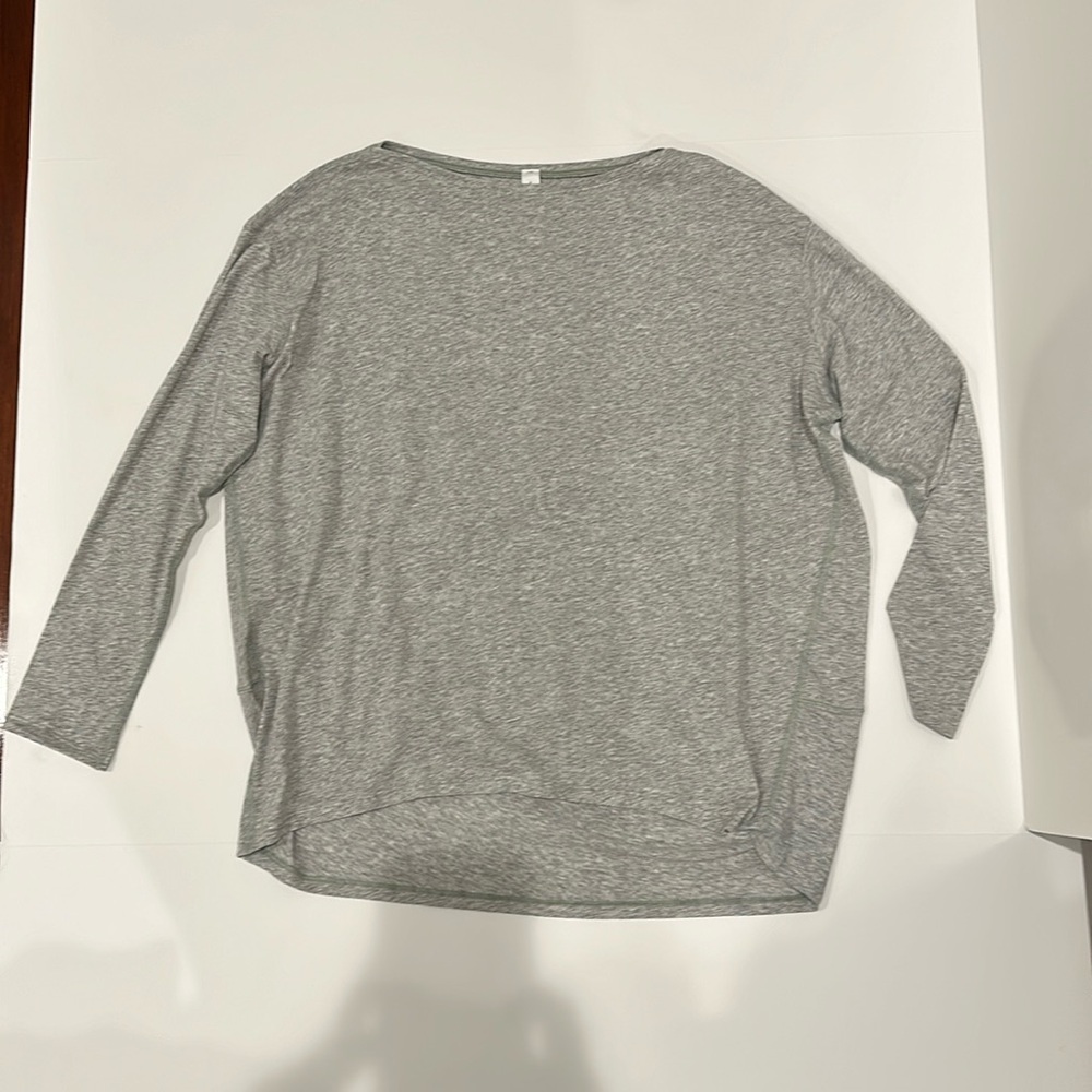 Lululemon back in action long sleeve size 6 grey